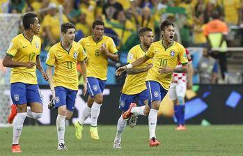 Brasil se impuso con polémica a Croacia en el partido inaugural 
