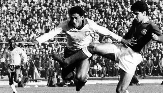 Garrincha ocupó el lugar de Pelé en el trono futbolístico