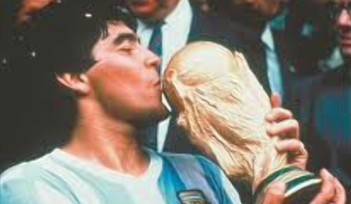 Maradona firmó al mejor actuación individual de la historia