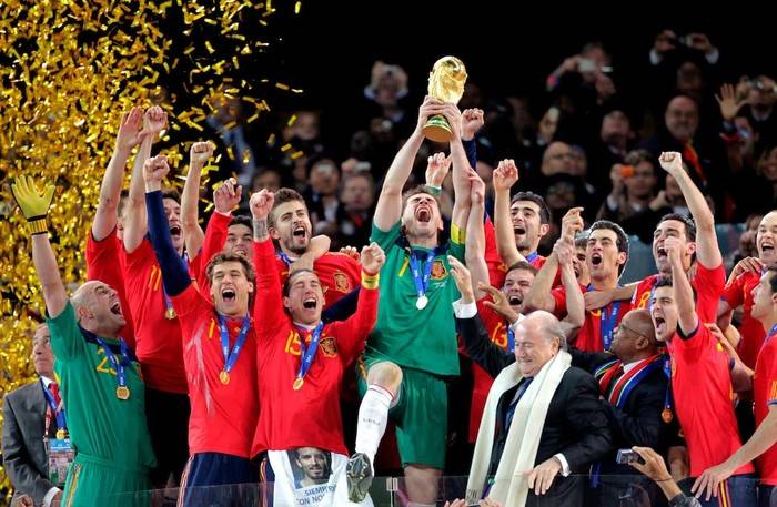 Casillas e Iniesta fueron clave en el triunfo español
